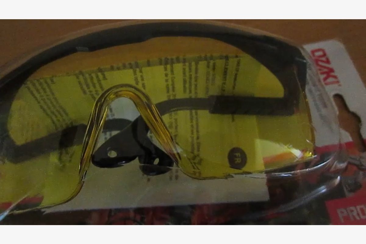 Lunettes de protection - 30244004_397fc07ef123f499020e41fba0438bb2.jpg