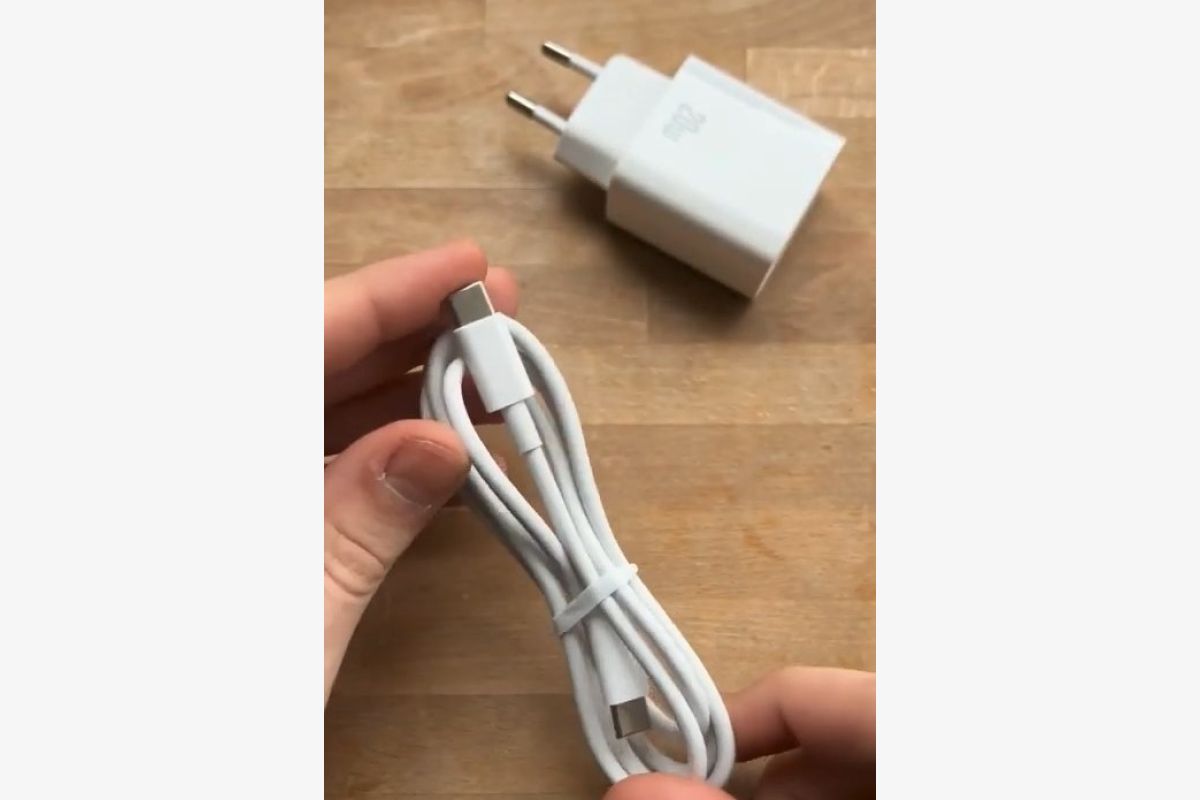 Chargeur pour smartphone - 30244021_fb0c9a5ba650a26b468a069873746440.jpg