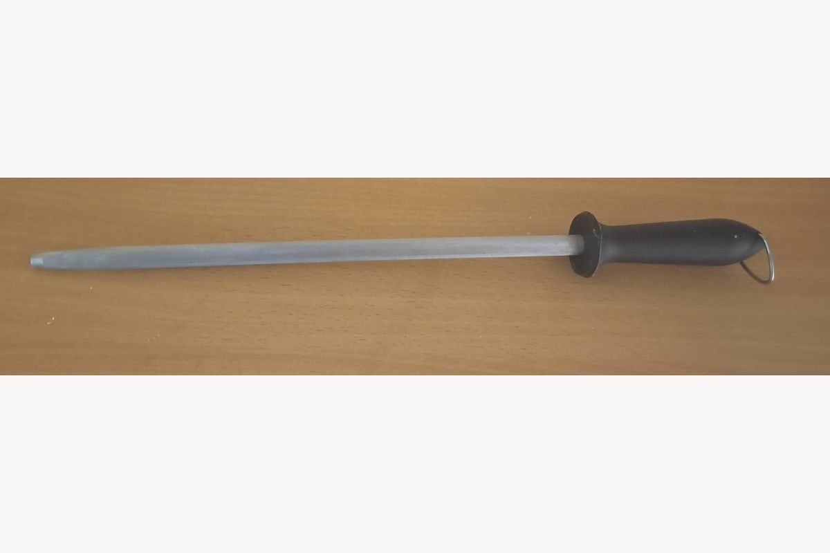 Fusil à aiguiser les couteaux - 30244034_18db7b49521c494292567f4d26cd87b0.jpg