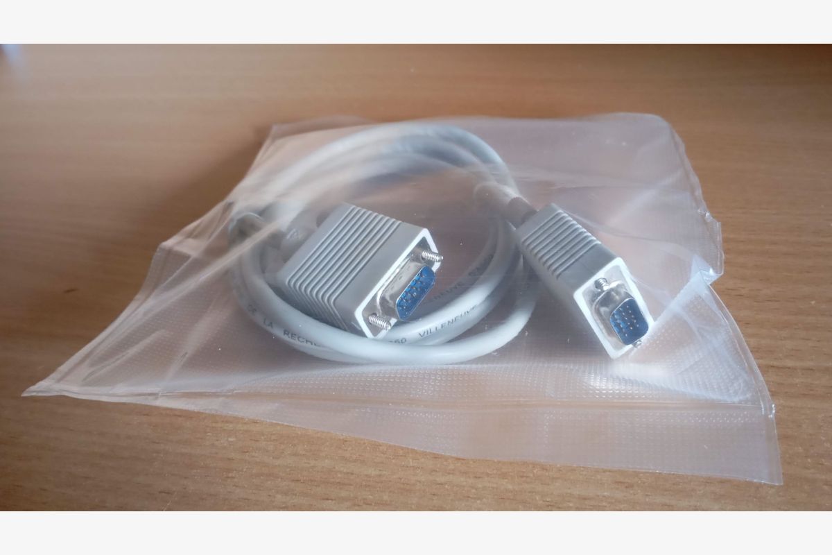 Câble svga standard gris clair  1,50 m  - 30244041_f77ffec001bb233ff1fe75c59a658934.jpg