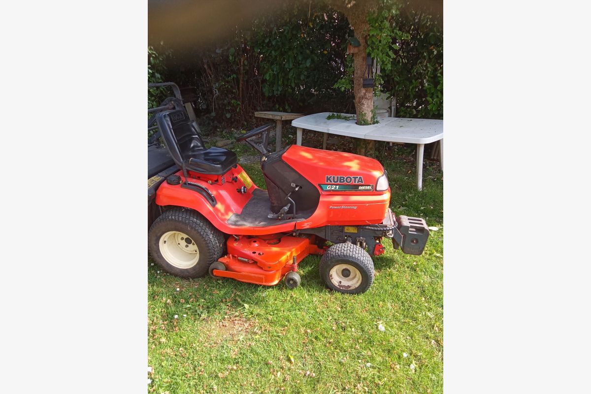 Photo 1  Tracteur tondeuse Kubota G21