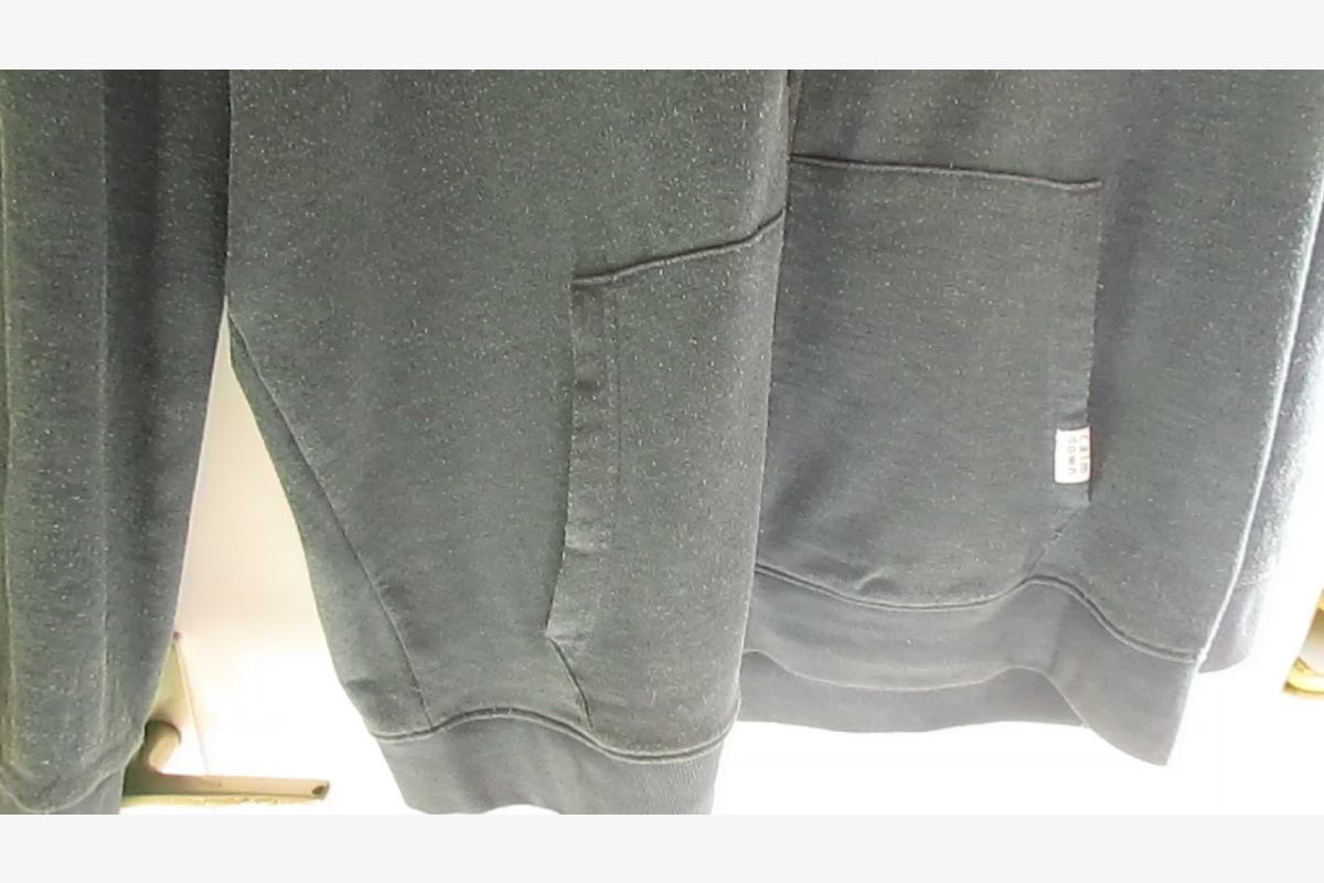 Veste gilet  à capuche bleu marine - 30244051_09d4258b23ec2eac03edf98c9f4c29fc.jpg