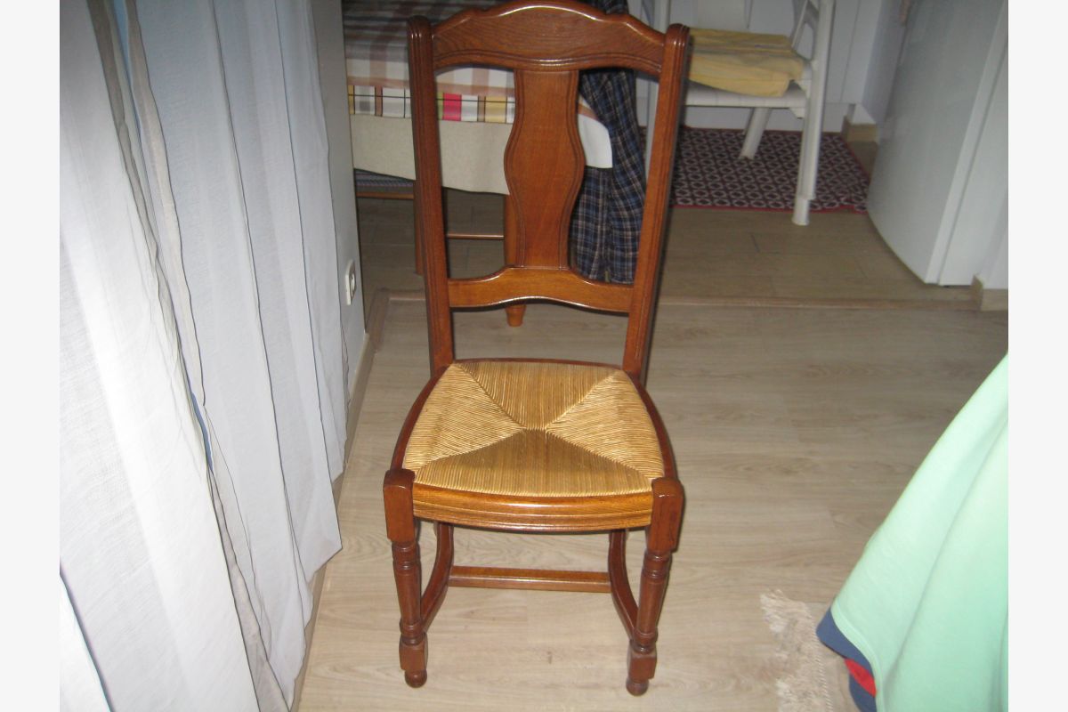 Photo 1 6 chaises rustiques