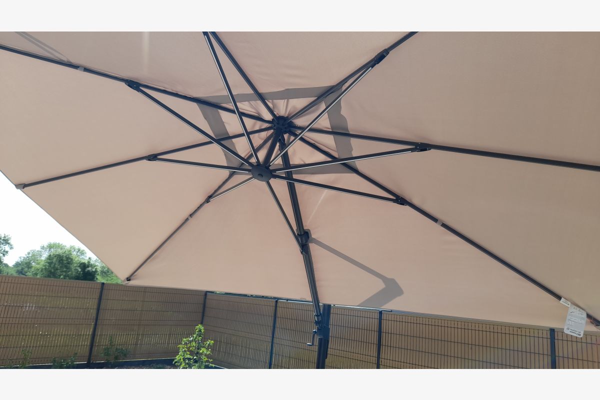 Parasol déporté - 30244575_f319a40e9d7dfce3a3d6d30e923913fe.jpg