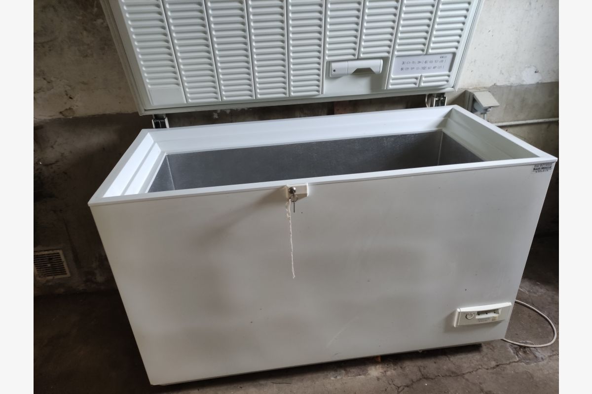 Photo 1 Congélateur bahut, 300 litres, bon état, Classe 3 *
