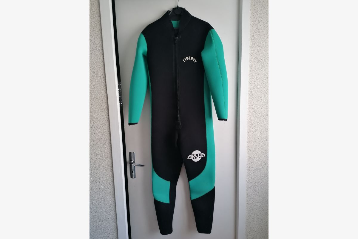 Tenue de plongée - 30244848_f6c5ebcb5f37bfa961a221d6a6dfae06.jpg