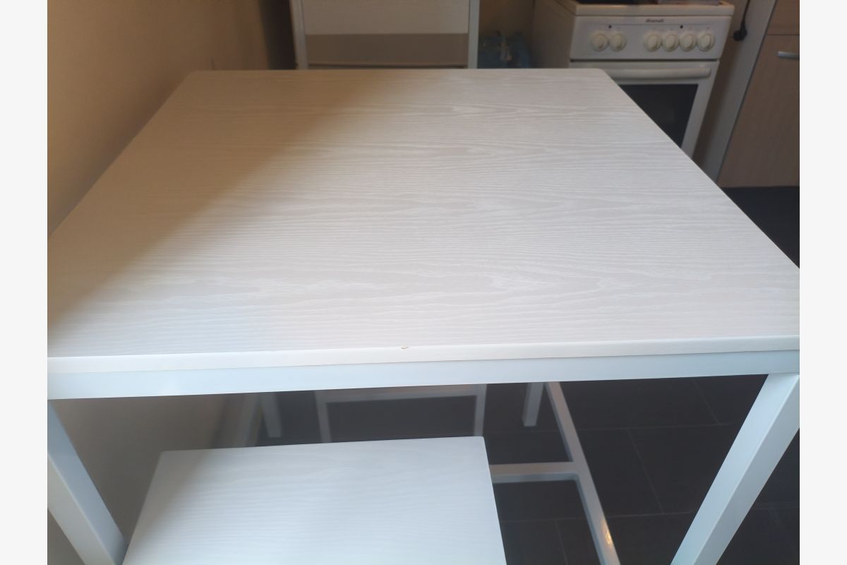 Table haute + chaises - 30244930_0fb67c2fd170c1cac436dd2388f5389c.jpg