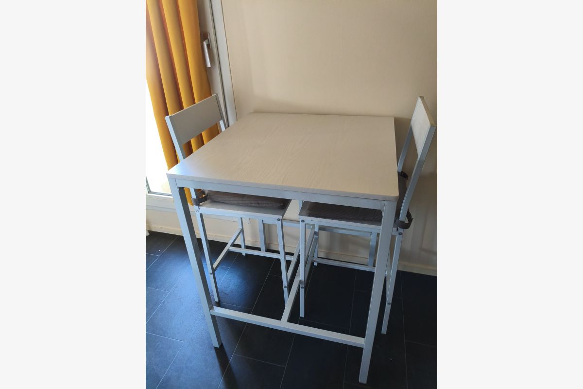 Photo 1 Table haute + chaises