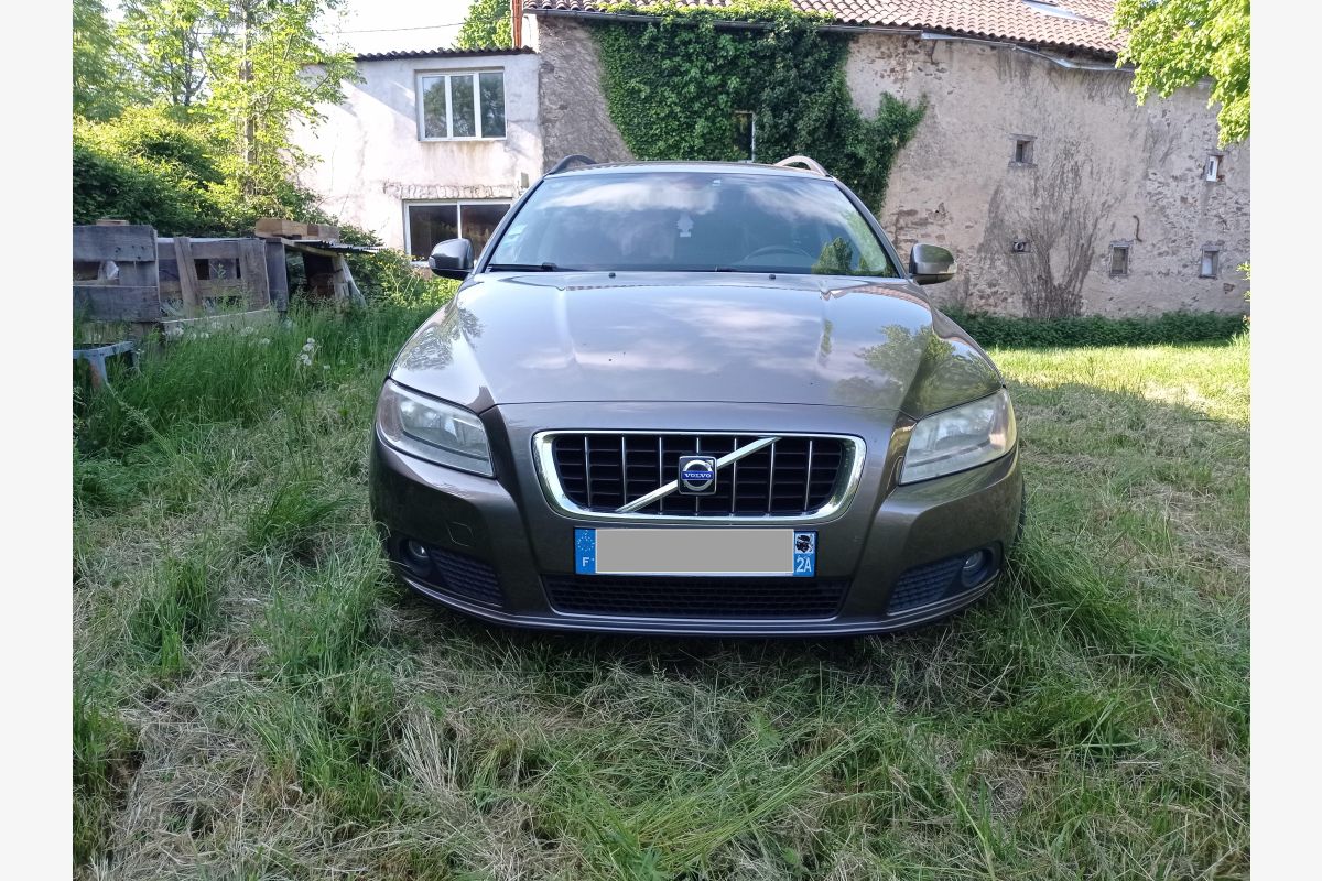 Volvo v70 - 30244940_35d3e6e209b6c39afbd46881b2ff1a1b.jpg