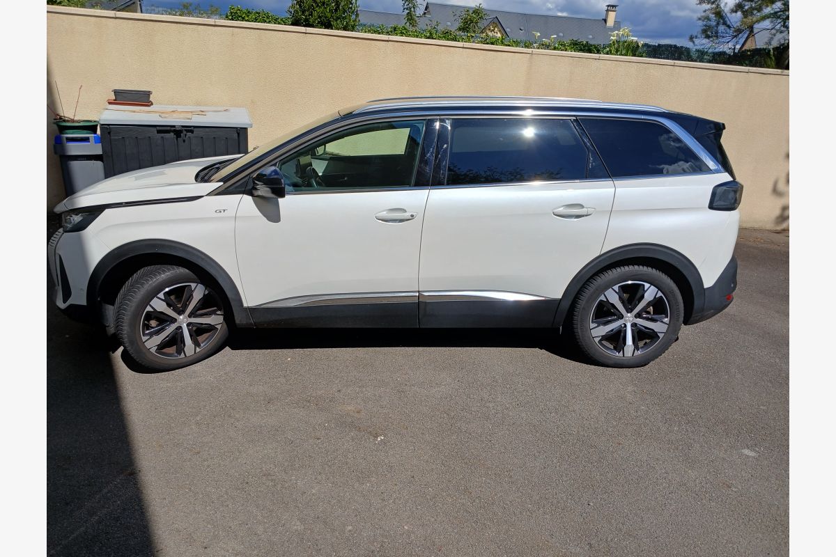 Photo 1 Peugeot 5008  GT essence de 2023