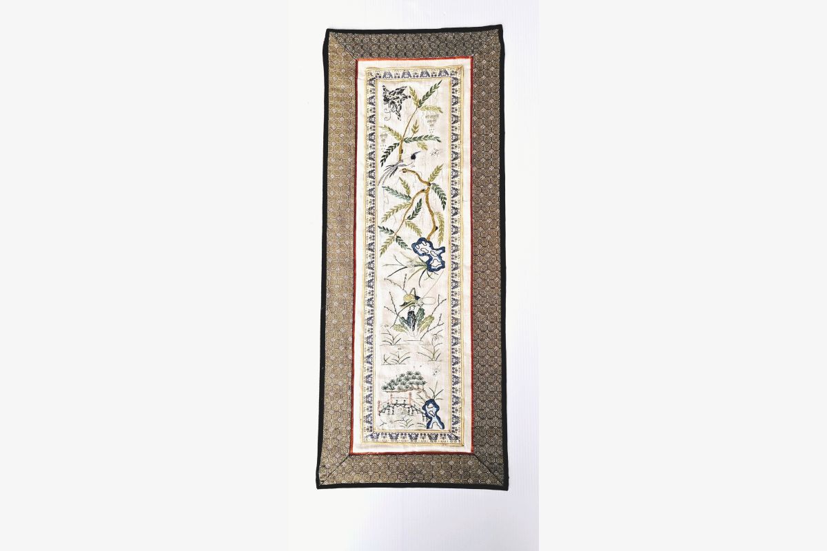 Broderie chinoise- Soie dans cadre doré- Sous verre- Ancien - 30244958_1160661d1f8f22af8b464d3d2627bc91.jpg