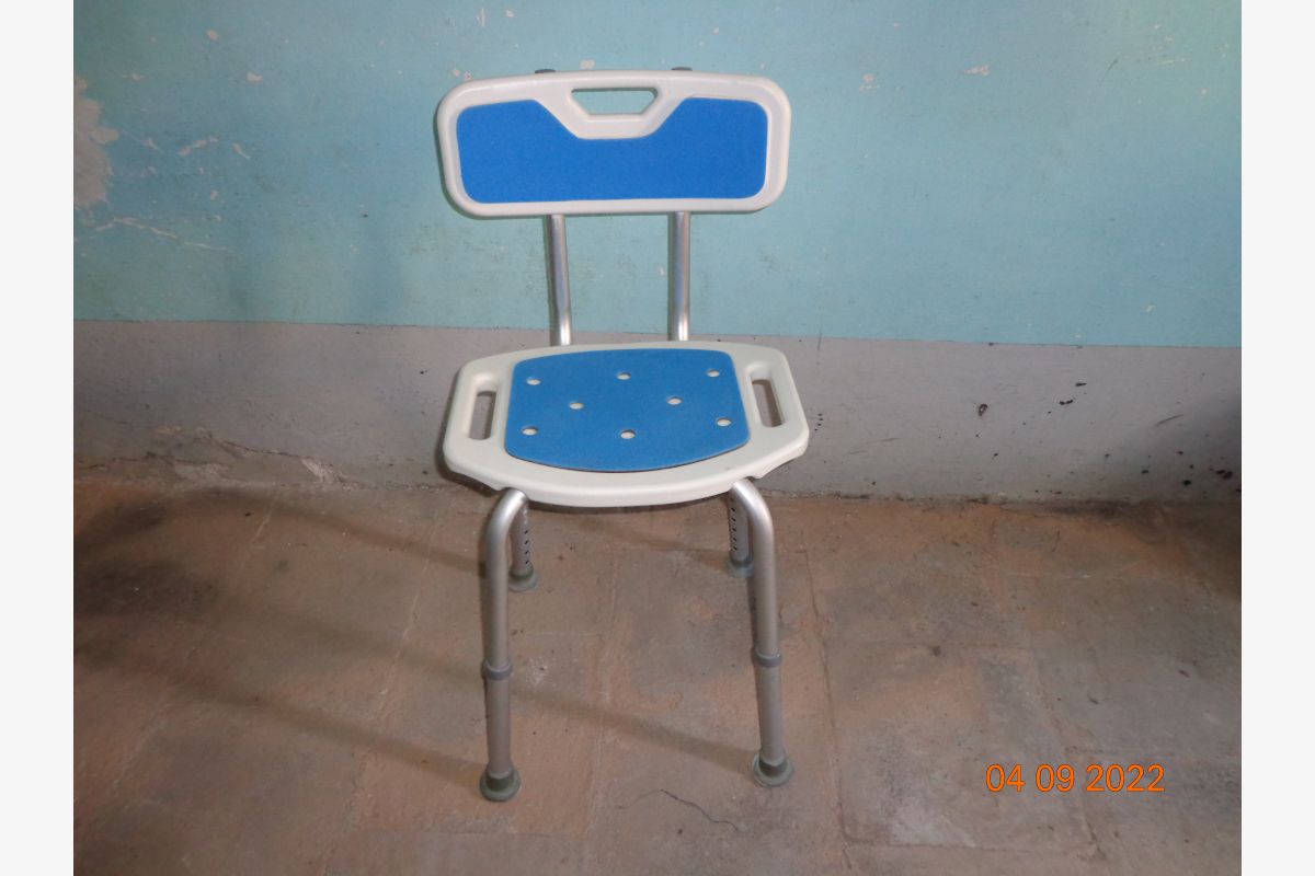 Chaise  douche - 30244975_5604fcfb383b9ae05c08ee0dc36b66c9.jpg