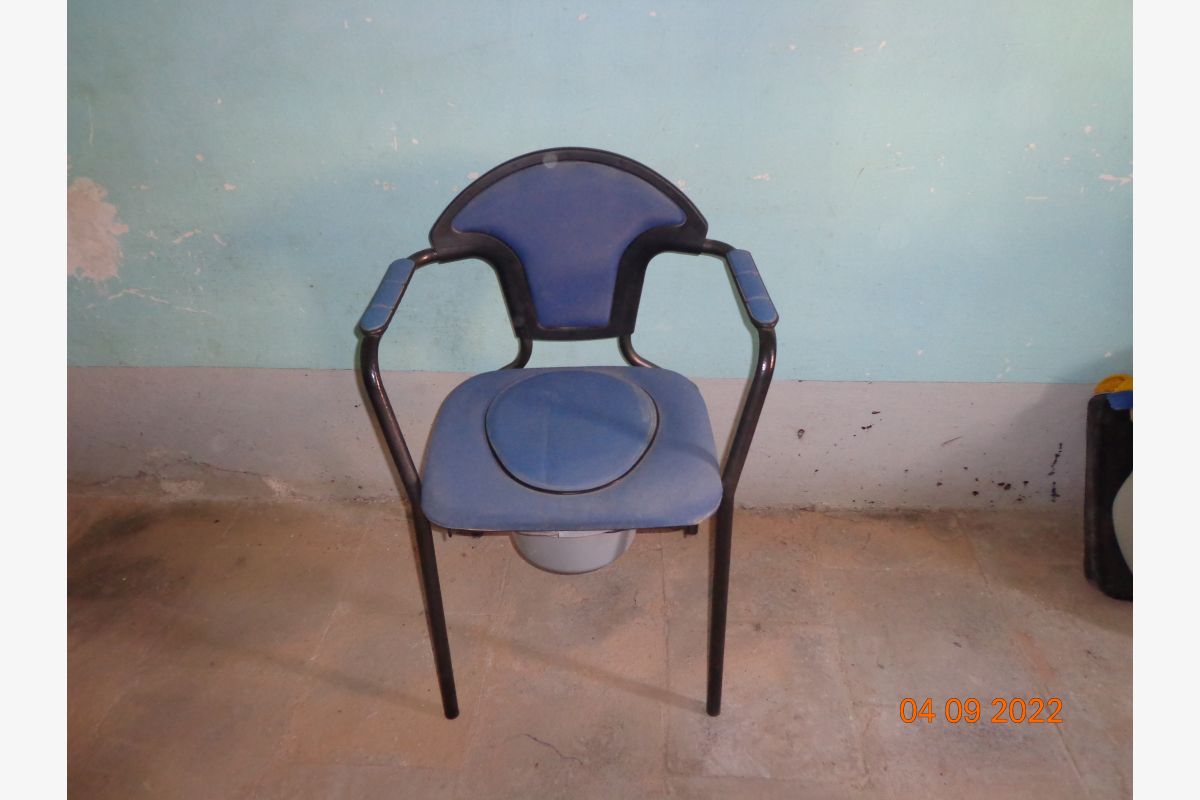 Chaise  médicale  urinal - 30244985_90a305975a222c4c07b090ccc04491cf.jpg