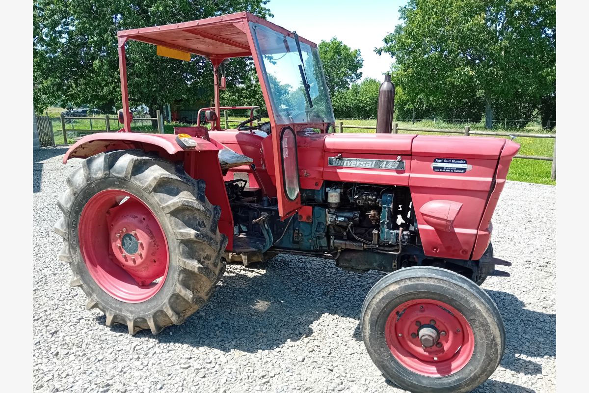 Photo 1 Tracteur Universal 445