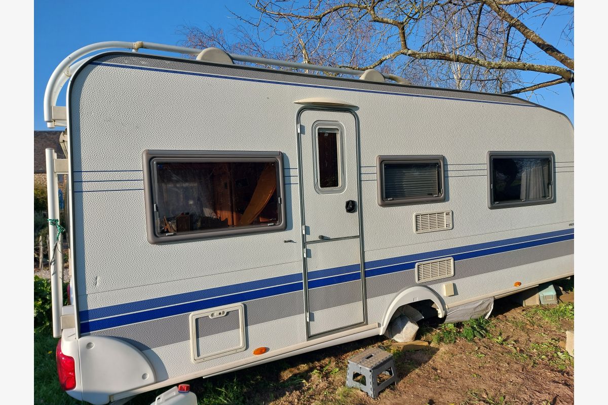 Photo 1 Hobby 2008 – 4 couchages – Très bien équipée