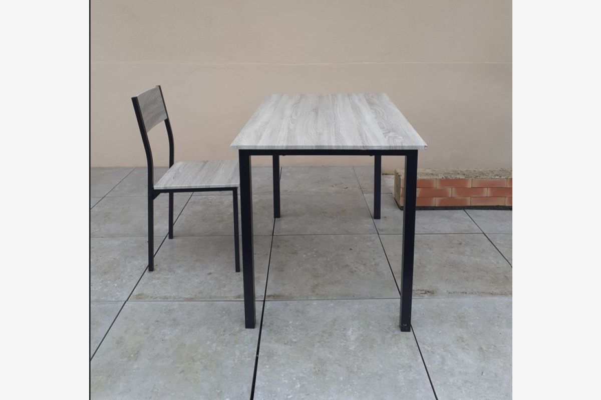 Photo 1 Table + 4 chaises