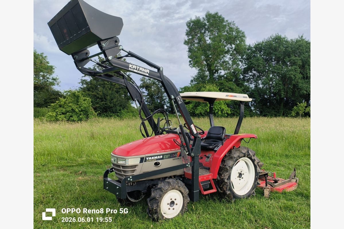 Photo 1 Tracteur Yanmar avec chargeur