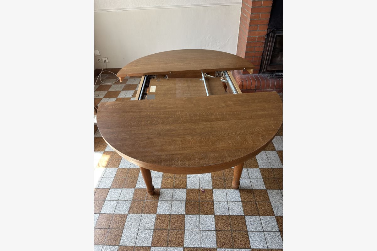 Photo 1 TABLE OVALE EN CHENE