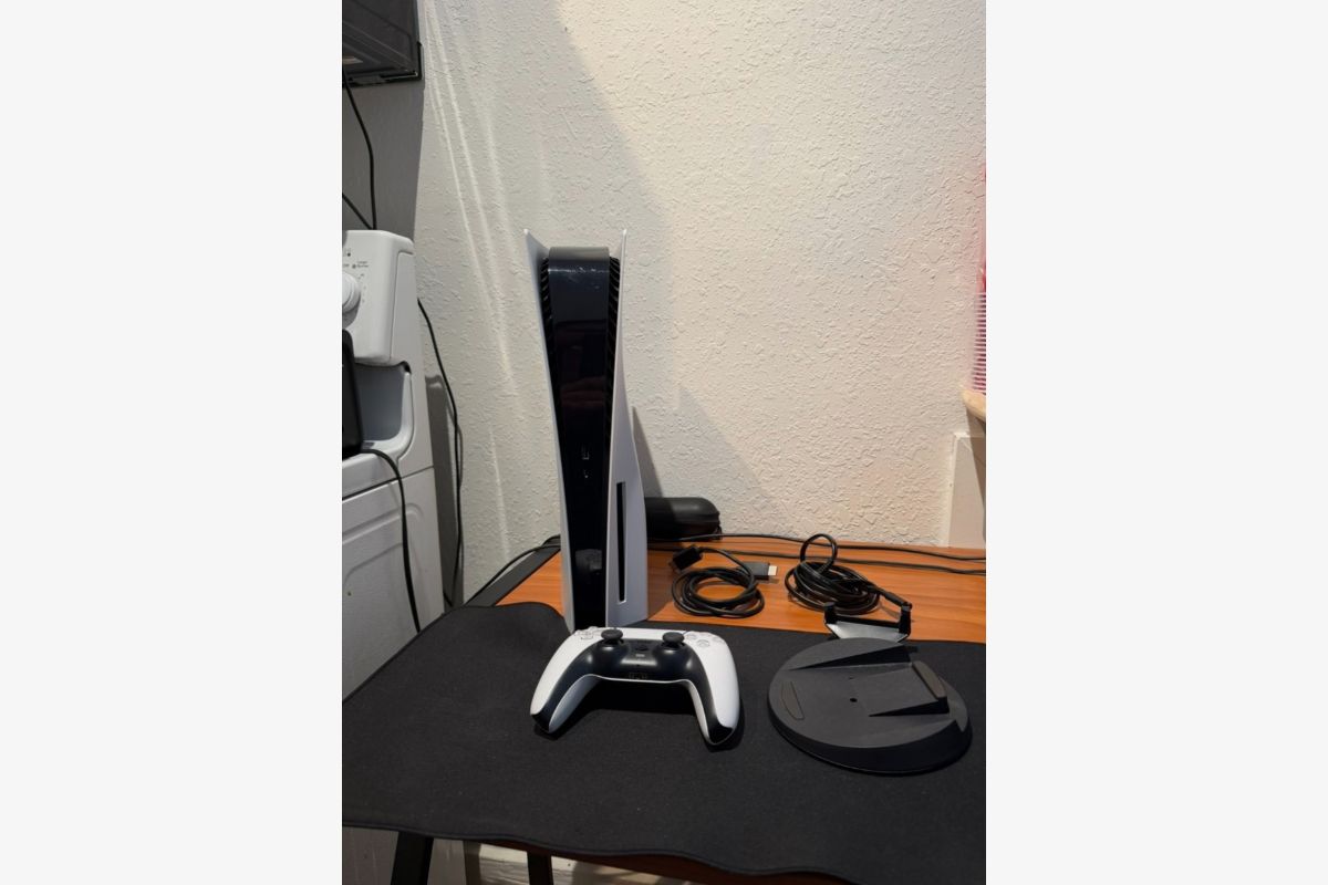 Photo 1 PlayStation 5 avec manette 