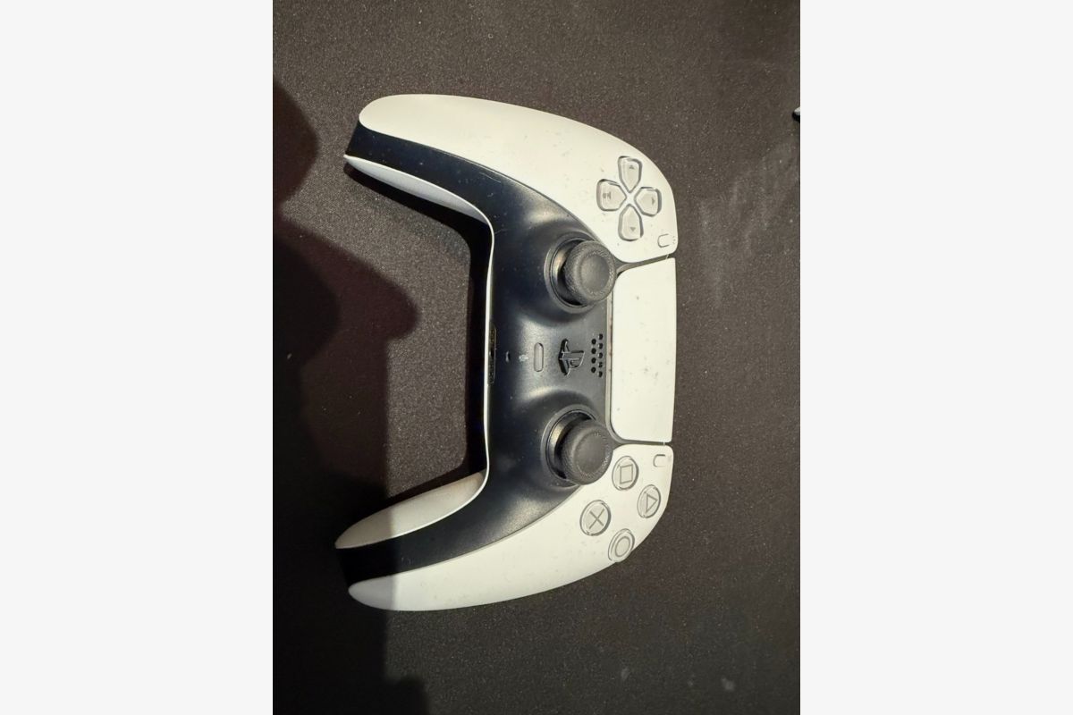 PlayStation 5 avec manette  - 30246241_bd899550d9b2267b914c66e2af8d299b.jpg