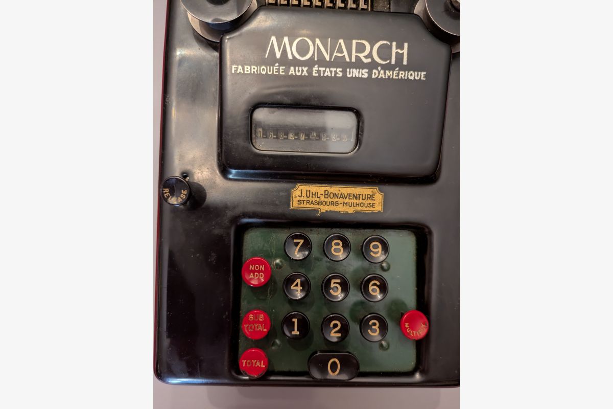 Machine a calculer ancienne - 30246331_c830fef91abd5aff75b9d2bb282087e1.jpg