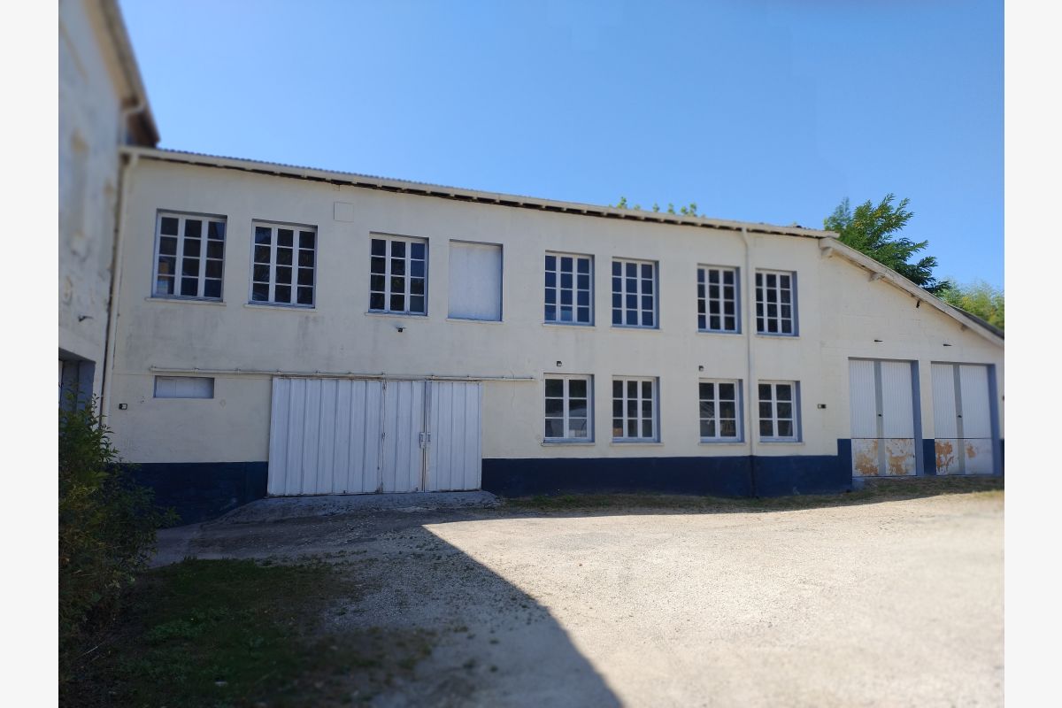Photo 1 GARAGE / GARDE MEUBLE