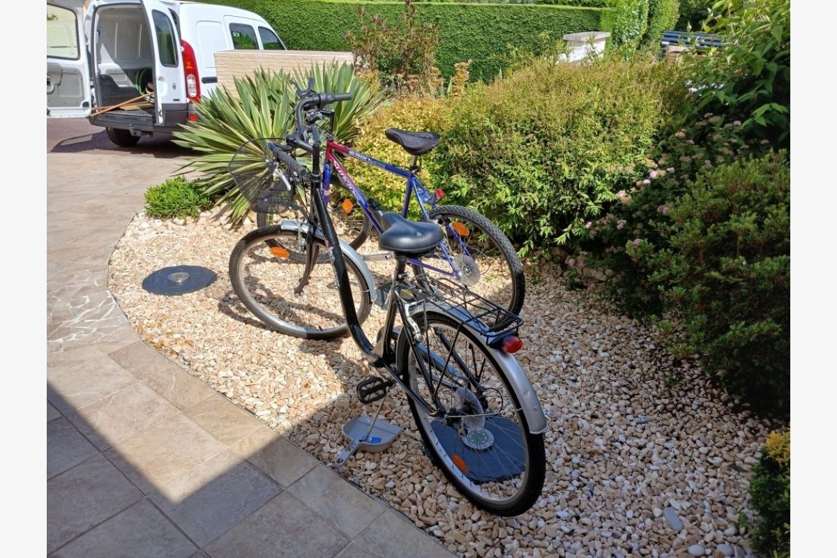 2 vélos - 30246825_5c2301beadc6c081aa66aff8ee6b9664.jpg