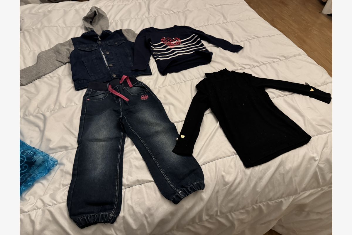 Photo 1 Ensemble vêtement fille taille 3 ans 