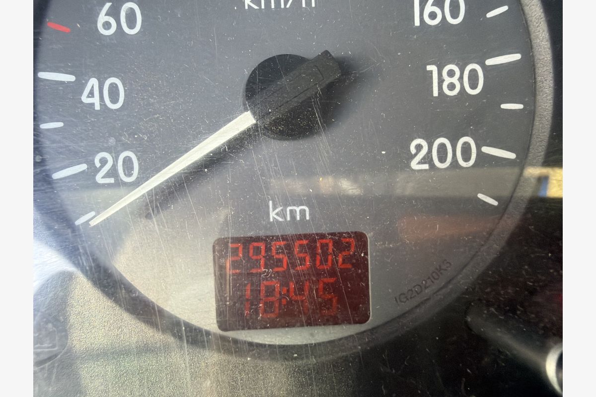Voiture Clio - 30247328_157639b96656a194cb22593e821cef03.jpg