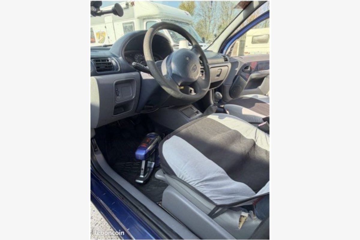 Photo 1 Voiture Clio