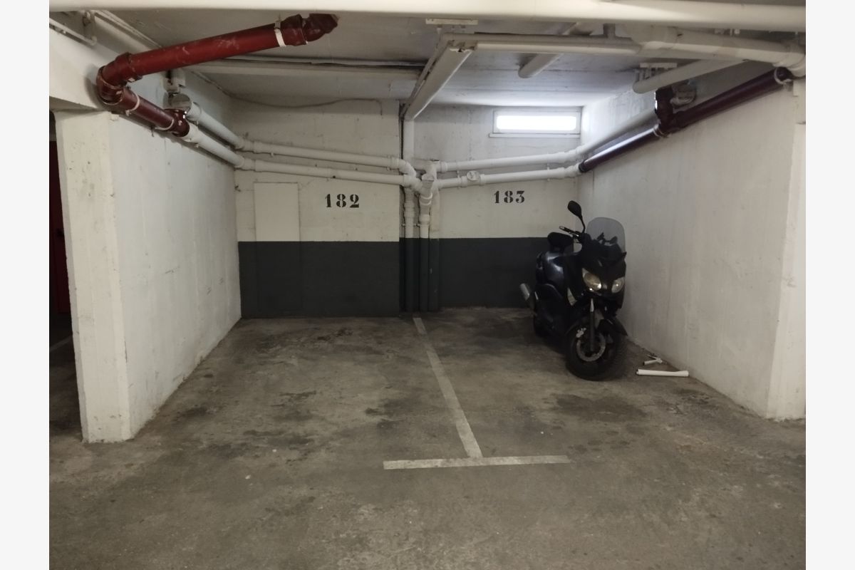 parking moto scooter Paris 12 - 30247418_c3185a1644387958bee0c55a7852e0b2.jpg