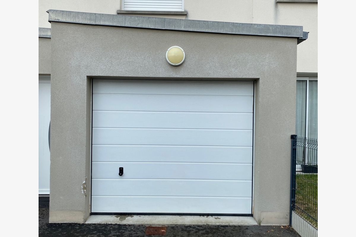 Photo 1 Porte de garage 2 m sur 2.40 m