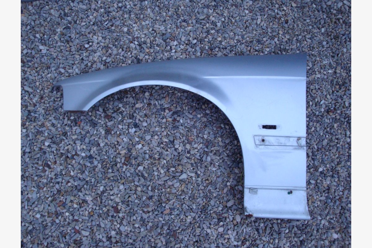 Photo 1 Aile av G avant gauche bmw serie 3 génération E36 de 1990 à 2000 bmw numéro oem part reference number 41358223921 41358215271 enlevé d'une compact L left wing PAS d'envoi gratuit