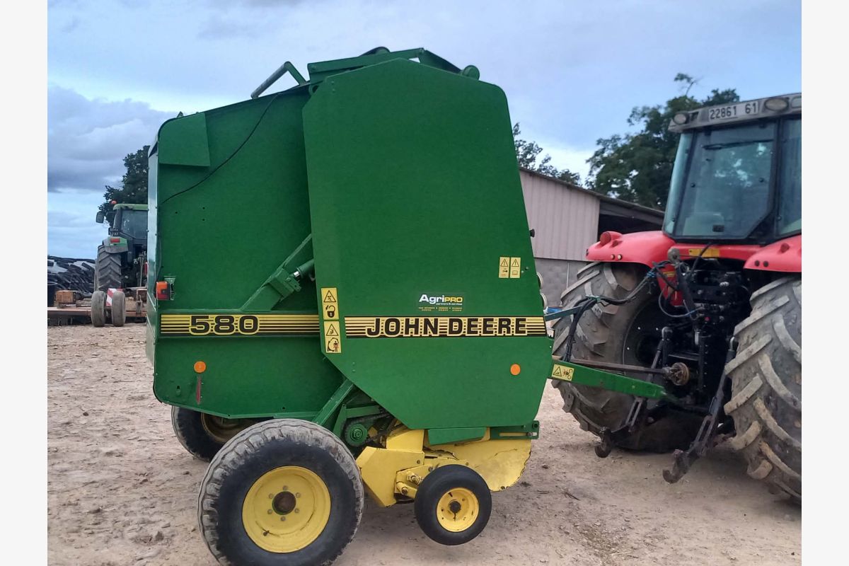 Photo 1 Presse John Deere 580