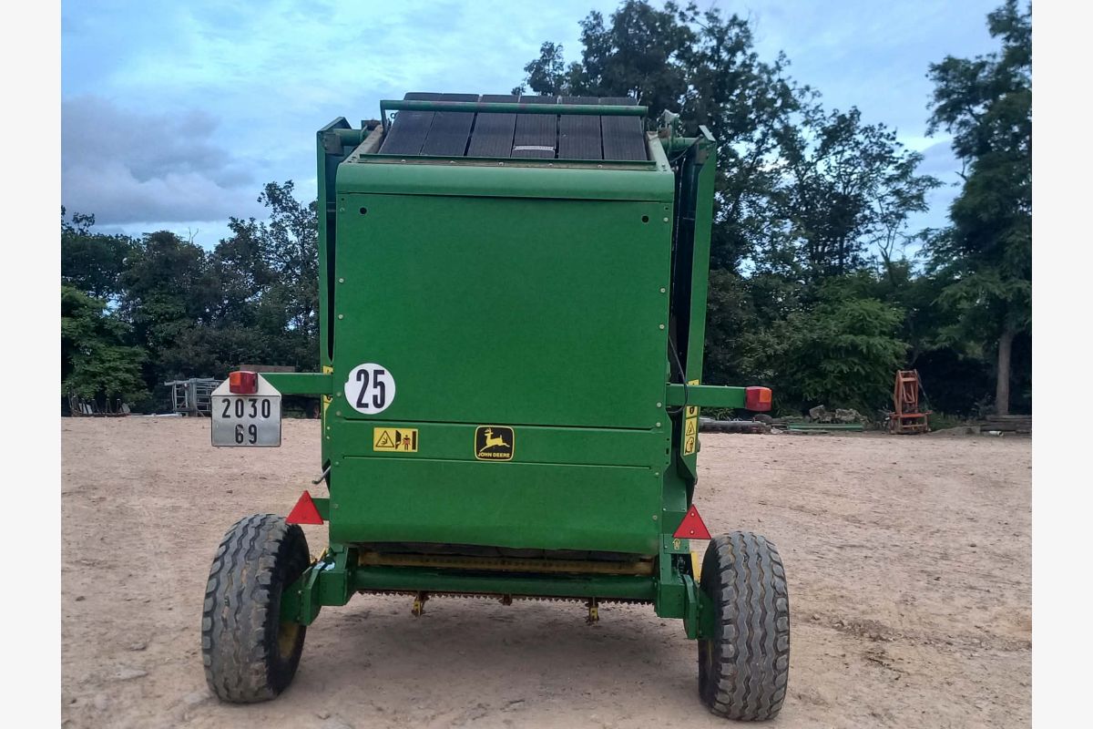 Presse John Deere 580 - 30247823_856230c4bea61f1e09f11247f5bcc812.jpg