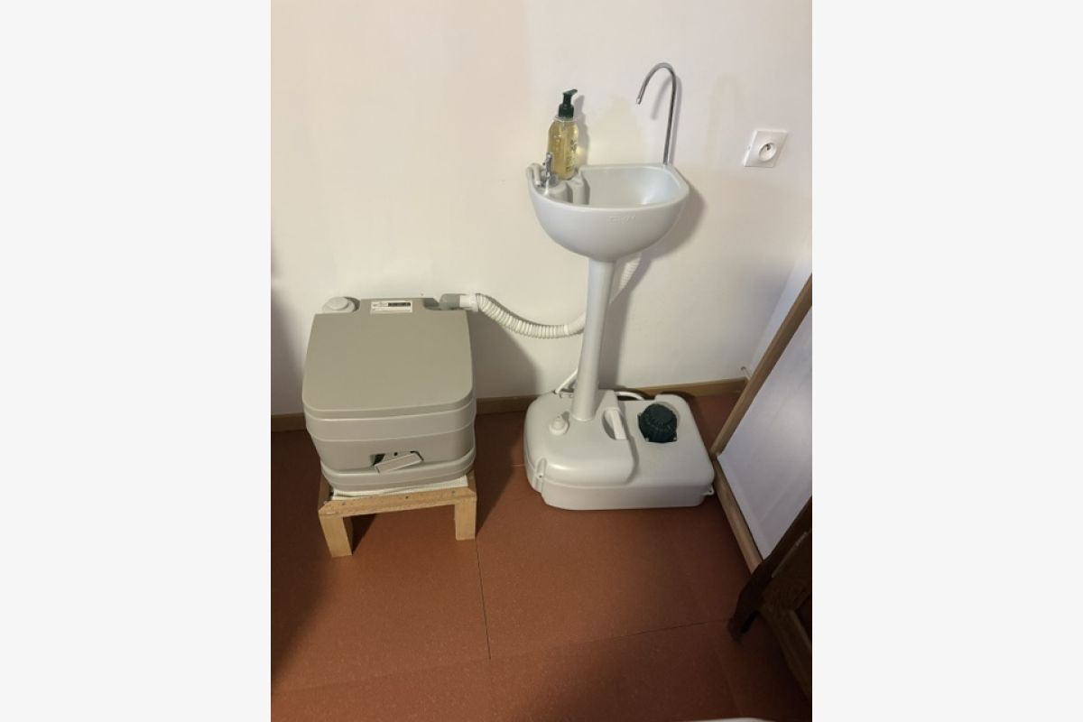 Photo 1 TOILETTE PORTABLE DE CAMPING 10 + 10L avec support à LAVE-MAINS 20L VidaXL