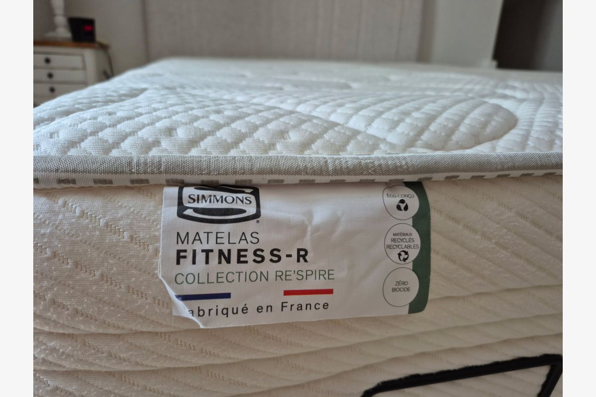 Matelas Simmons 140 x 190 neuf - 30248088_311760fca84c9b7ac243462cd9cb529f.jpg