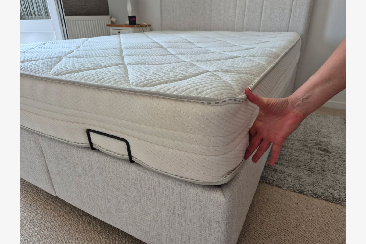 Matelas Simmons 140 x 190 neuf - 30248088_41dc03ec127c870bec4c491edc3f1a3d.jpg