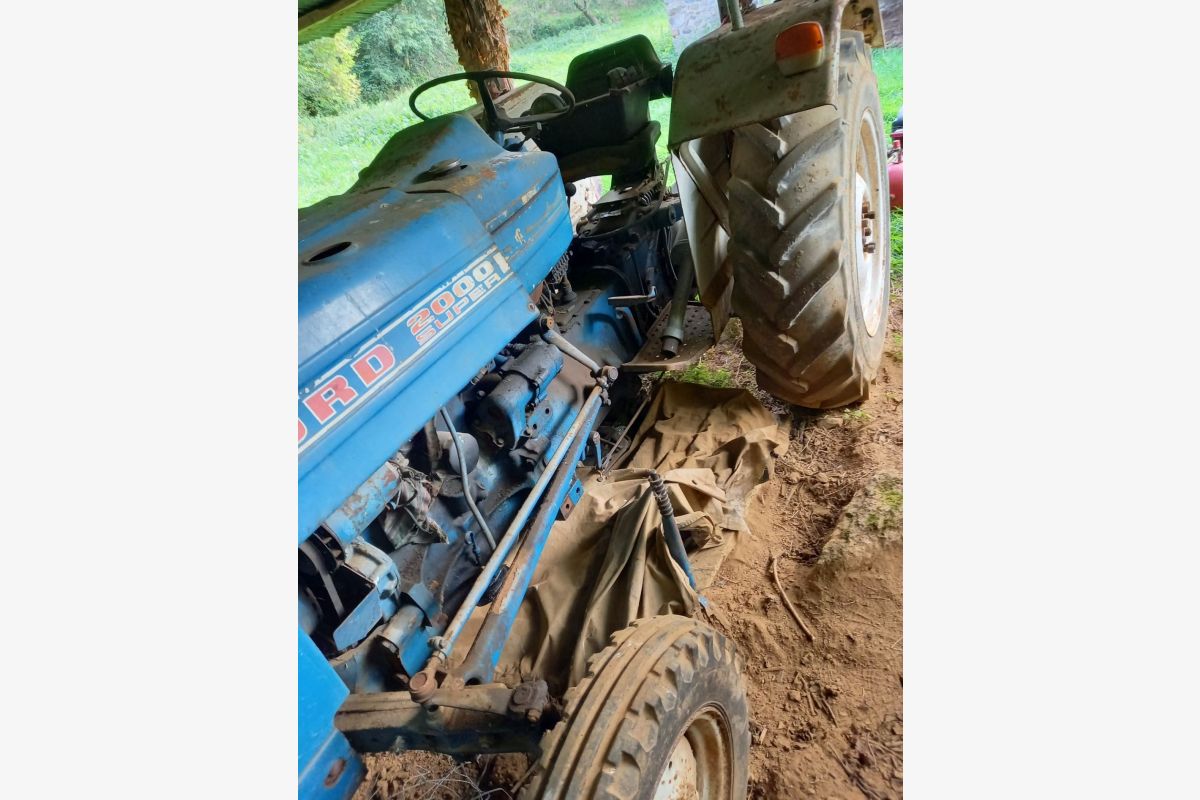 Photo 1 Tracteur Ford 2000