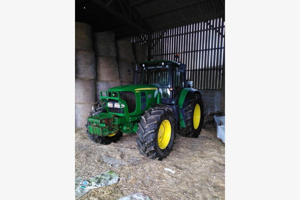 Photo 1 John Deer 6830