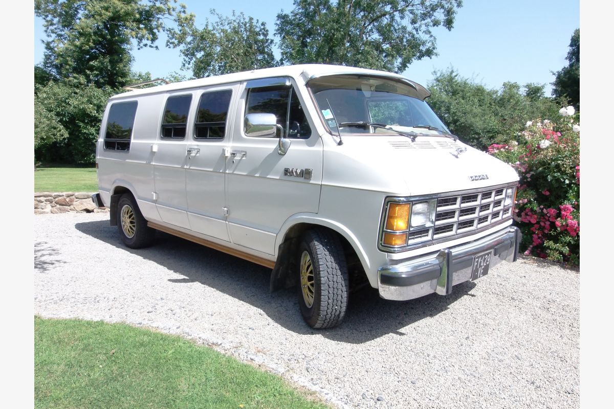 dodge Ram van B250 5.2 V8 - 30248605_9ed3eb8d805053fb8c148fcd5f833326.jpg
