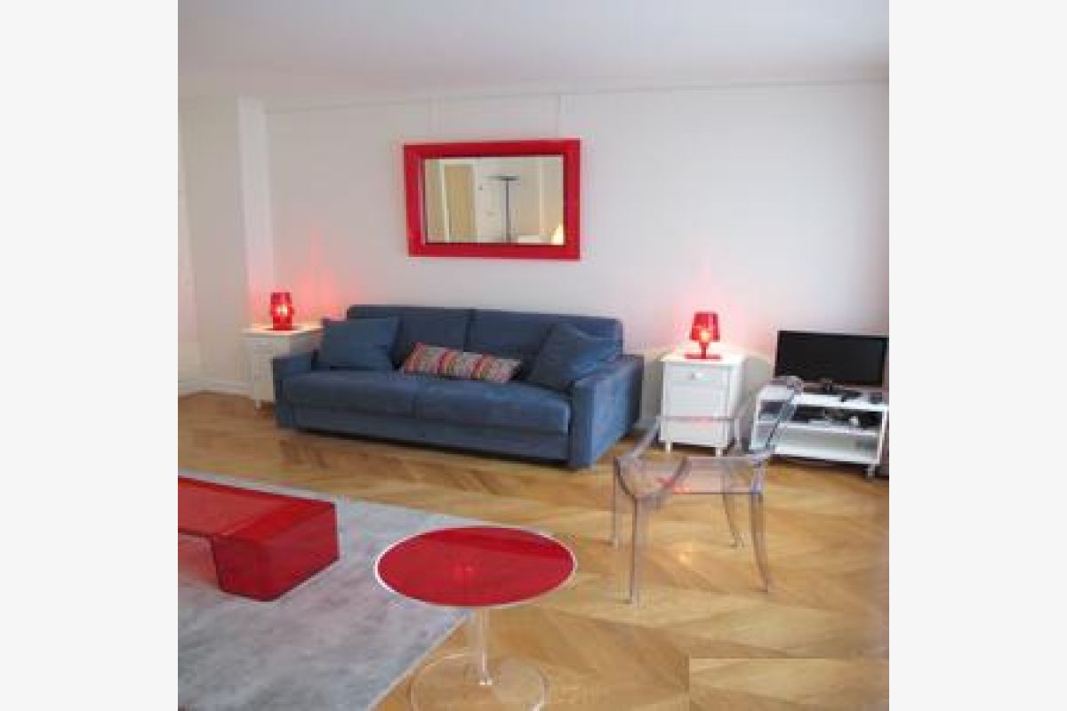 Photo 1 Studio meuble de 28 m2, situé au 1er étage dans un immeuble récent