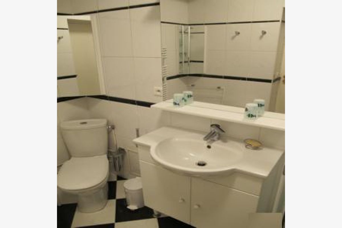 Studio meuble de 28 m2, situé au 1er étage dans un immeuble récent - 30248617_fe4b34d47055bb5ef9f4078e1bd2aee0.jpg