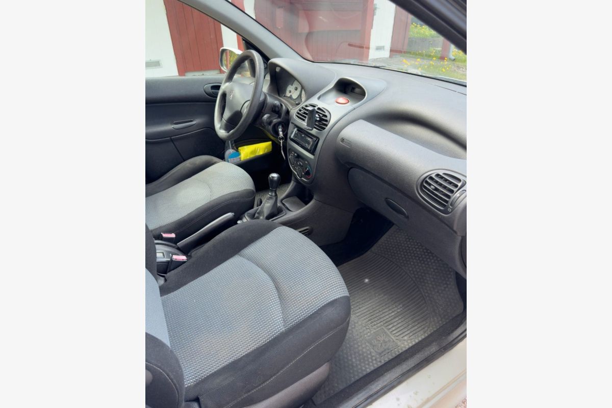 Je vends ma Peugeot 206  - 30248752_325f95f1836f7c801a6eb48c46b16b91.jpg