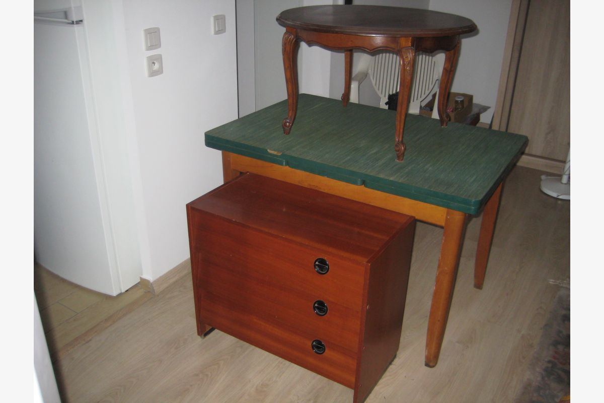 Photo 1 TABLES ET MEUBLE A CHAUSSURE