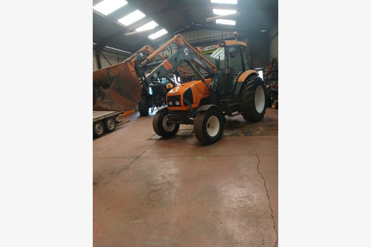 Photo 1 Tracteur renault 