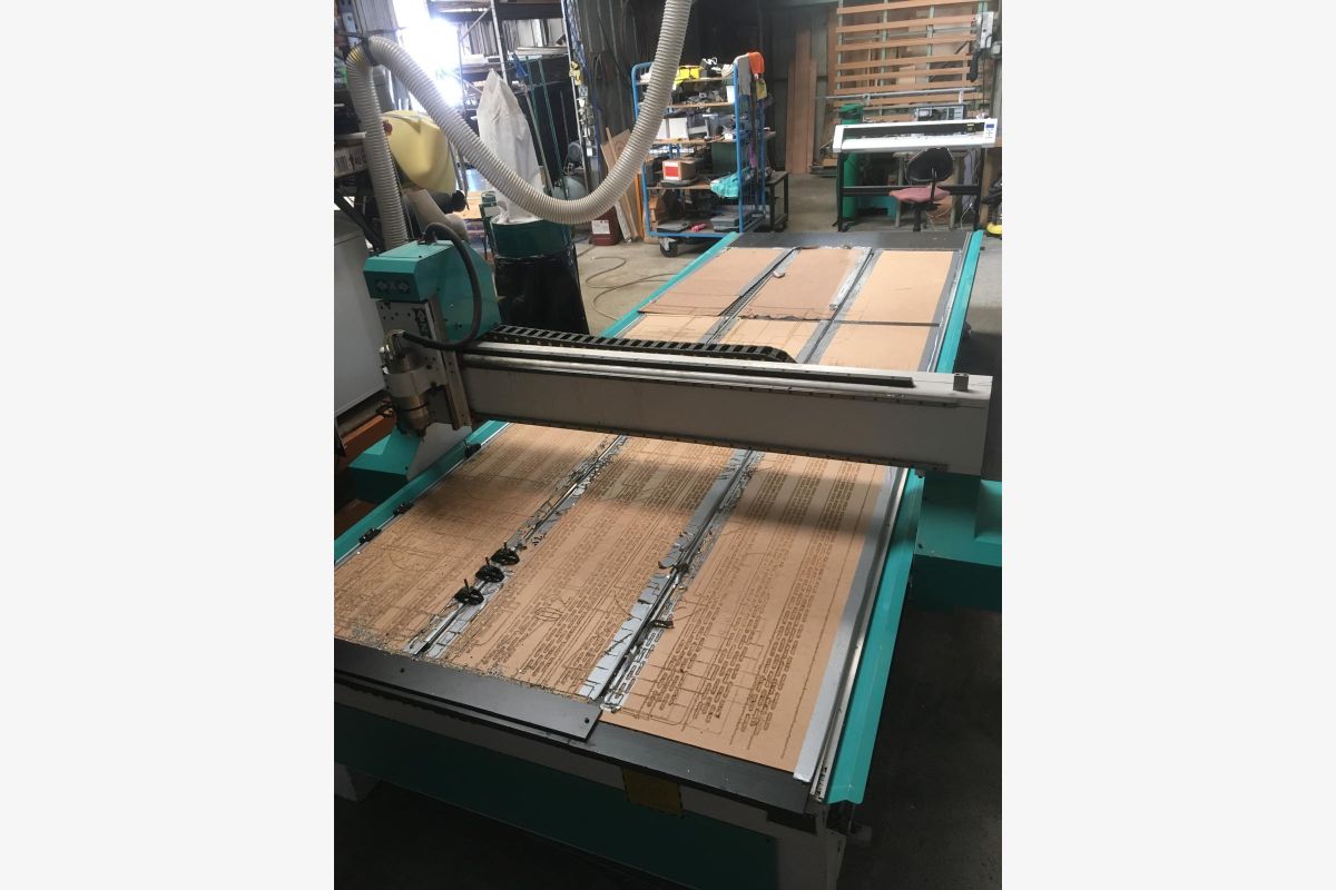 Photo 1 Vend machine CNC pour découpe précise. (Prix négociable)