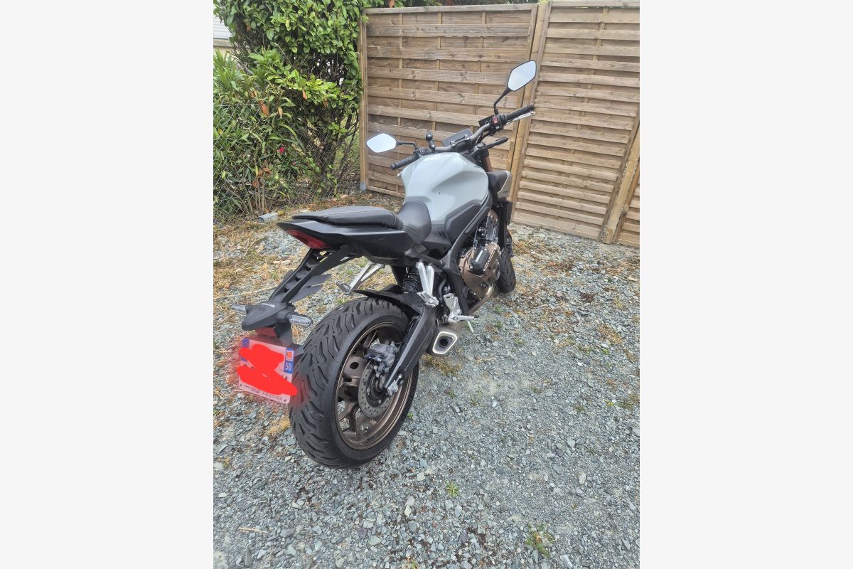 Honda CB650R e-Clutch A2 – Mai 2024 – 8 200 km évolutifs – 8 490 € - 30249385_34f7d769b2ff80f5cd164dfa4498e48e.jpg