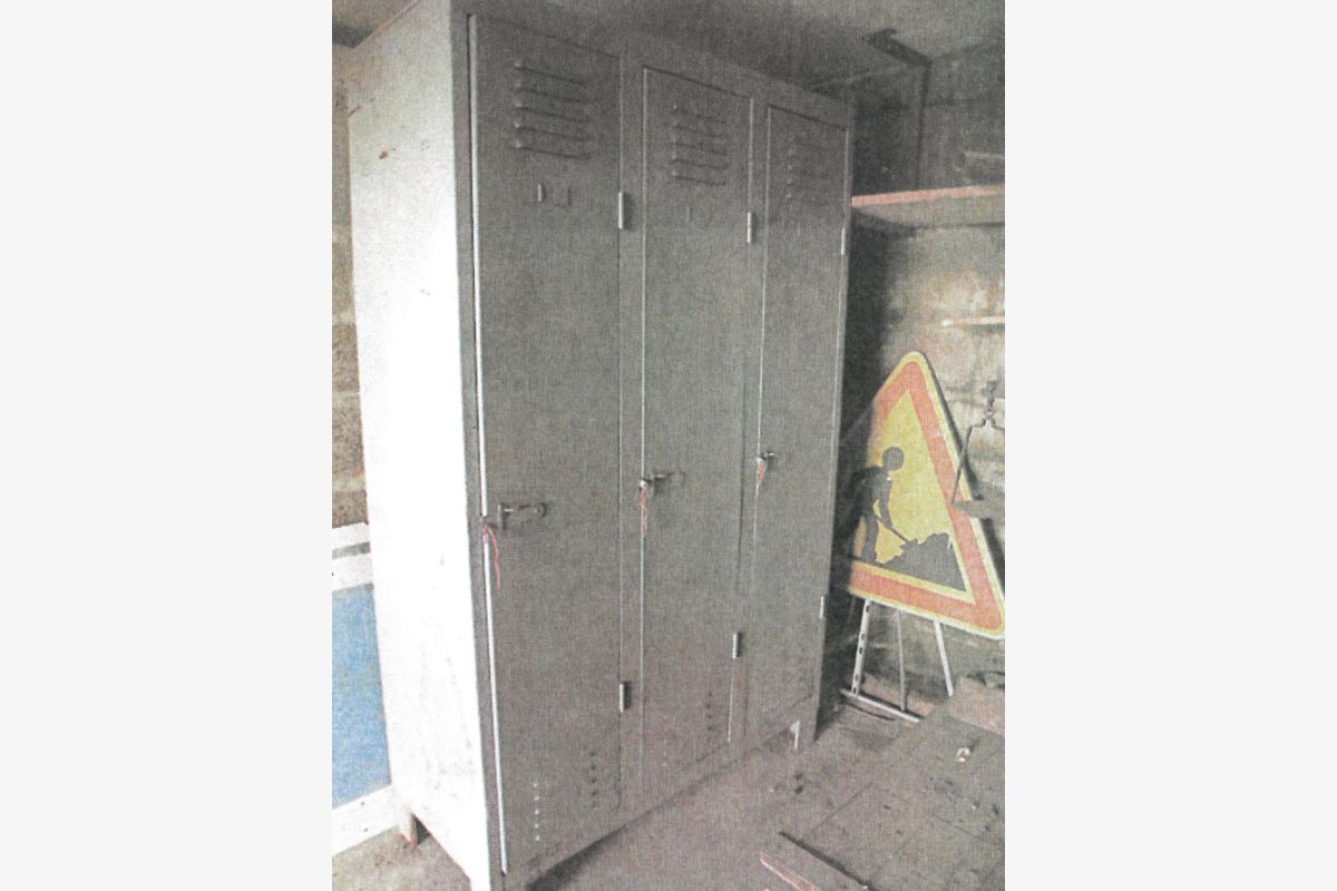 Photo 1 Vestiaire 3 portes 