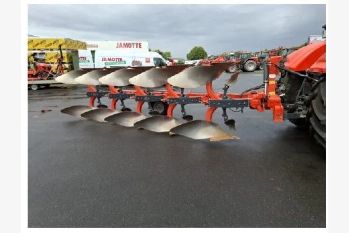Photo 1 Charrue 5 corps extensible 6 corps Kubota RM 3005 V